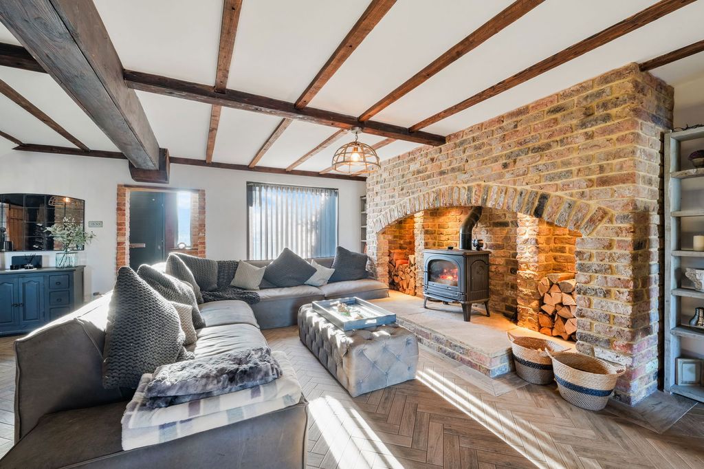 Property photo 2 of 20