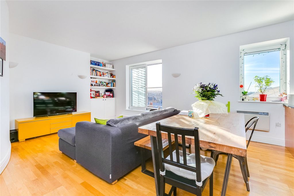 Property photo 2 of 7