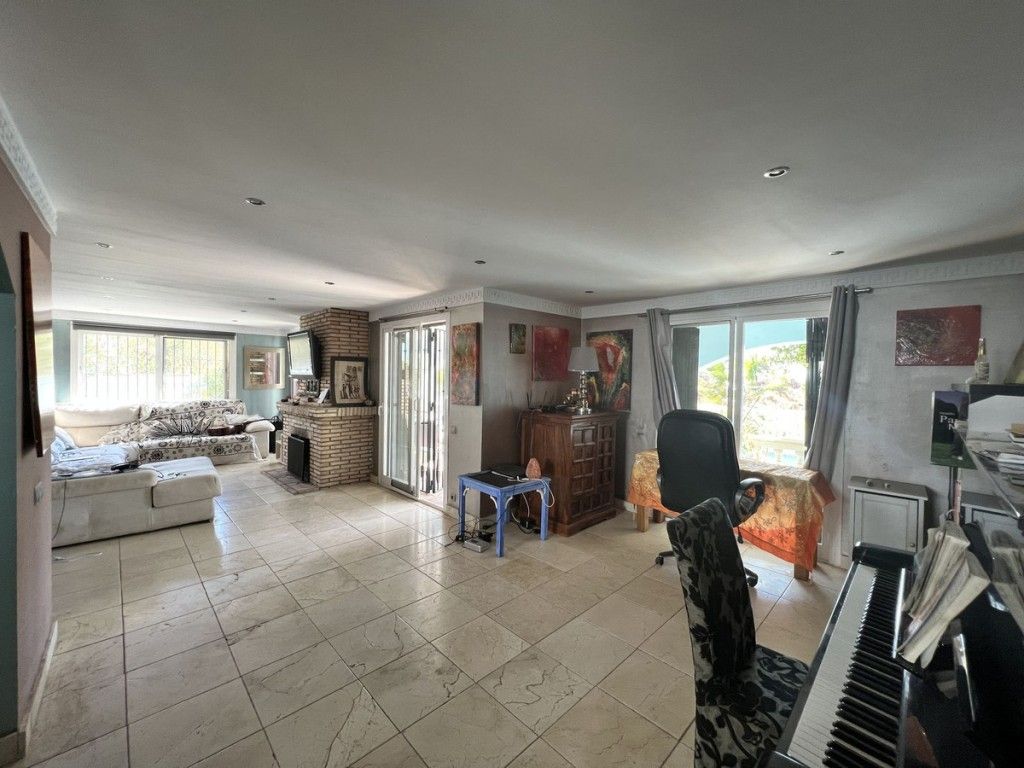 Property photo 3 of 19 Living Area