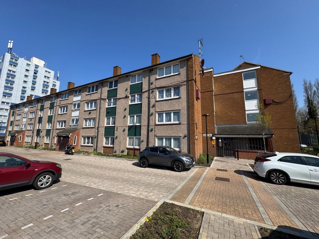 Property photo 1 of 9 Clements Court, Green Lane, Hounslow, Tw4 6EE