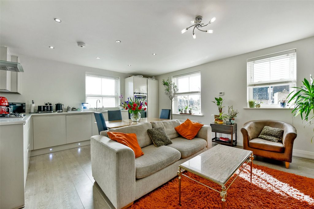 Property photo 2 of 8 Picture No. 12