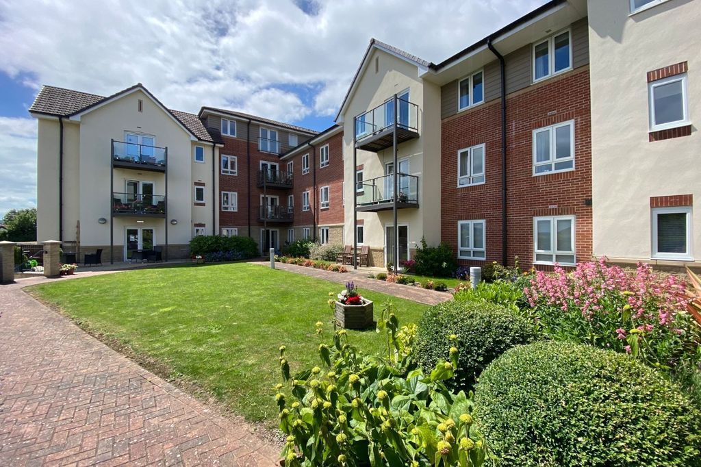 Property photo 1 of 13 Communal Gardens