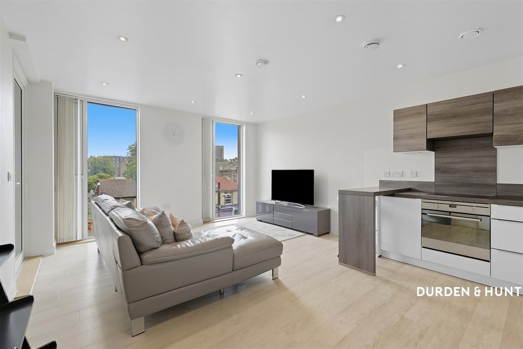 Property photo 3 of 9 Cleveland Park Avenue