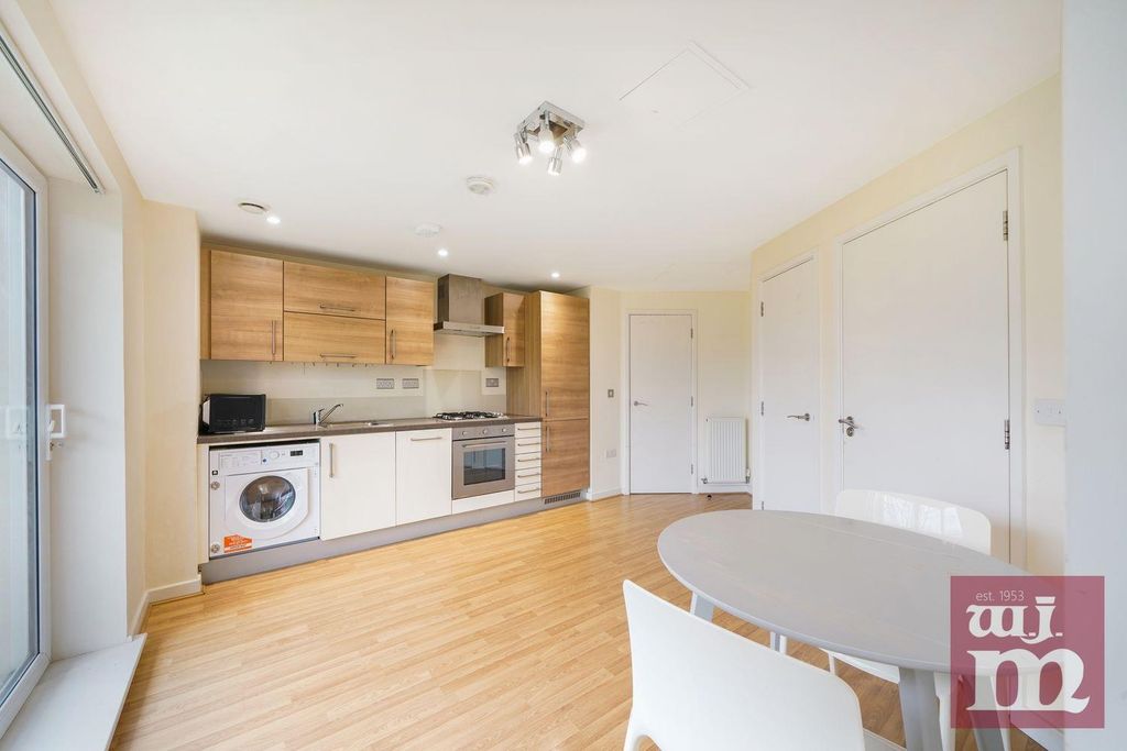 Property photo 2 of 9 Lounge