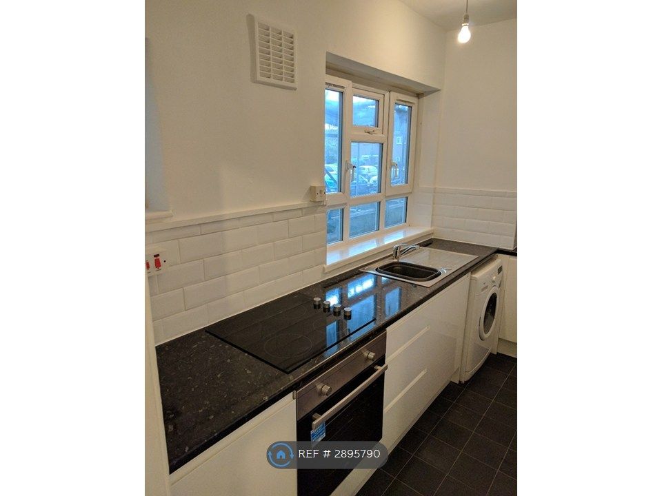 Property photo 2 of 6 Kitchen