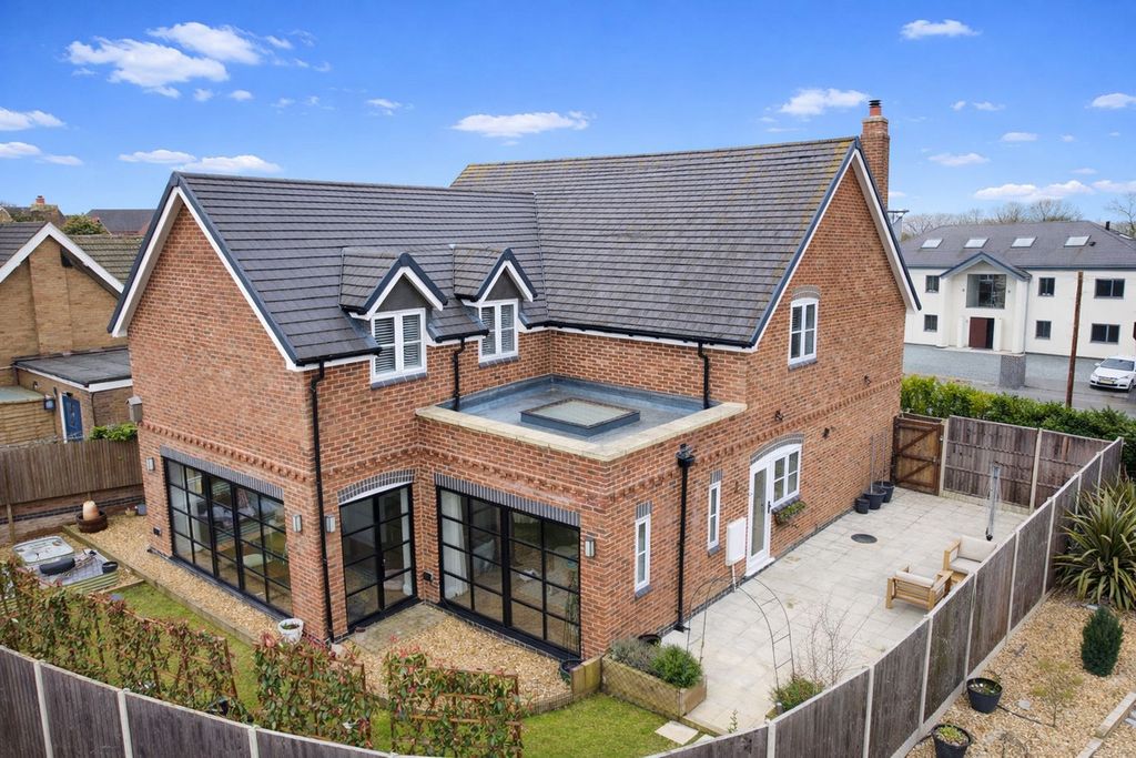 Property photo 2 of 32