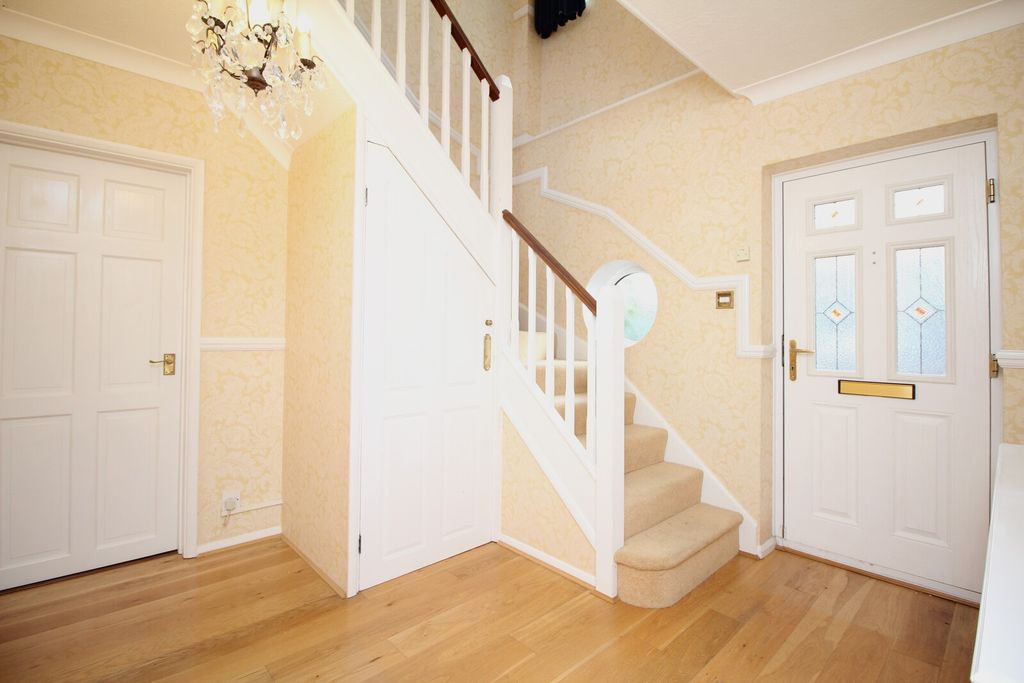 Property photo 2 of 19 Entrance Hallway