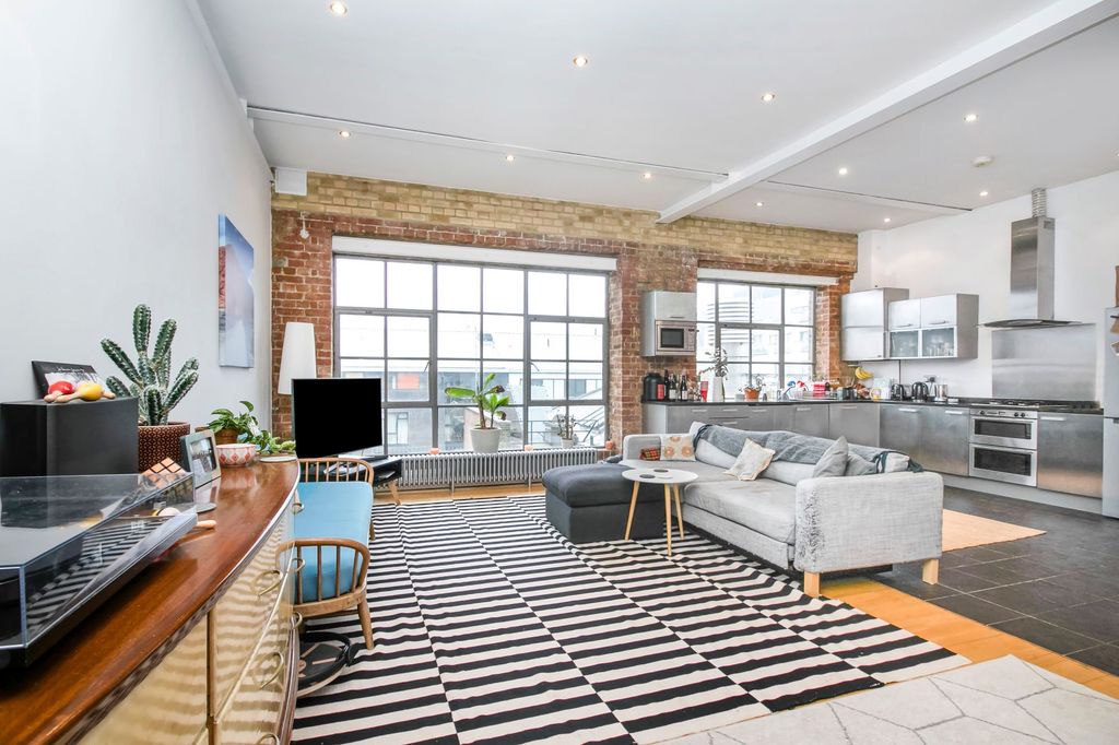 Property photo 3 of 8