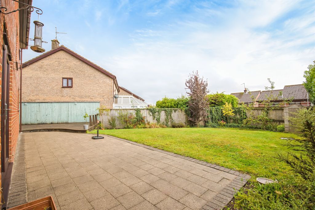 Property photo 2 of 32