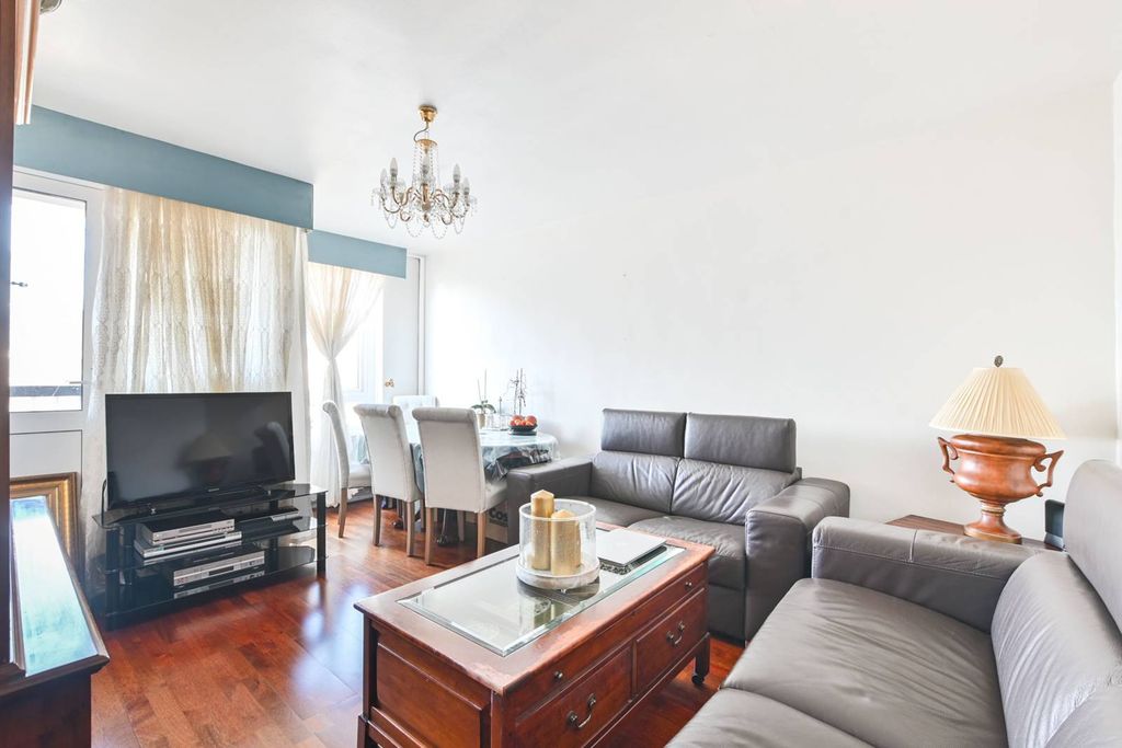 Property photo 2 of 10