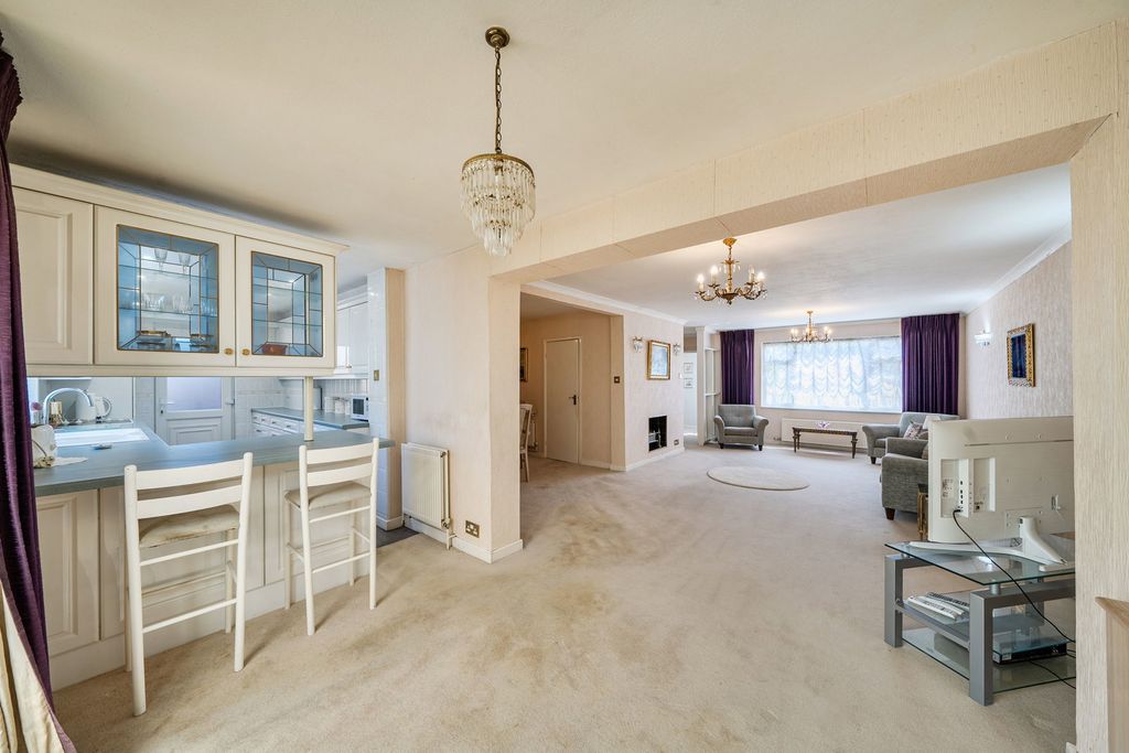 Property photo 2 of 18