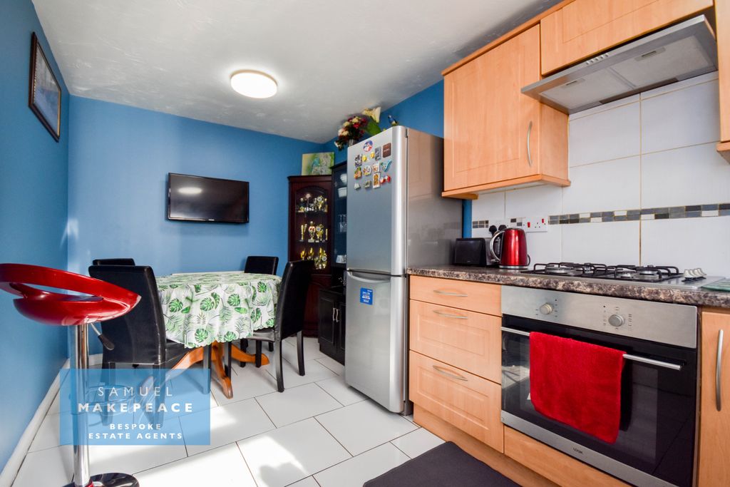Property photo 3 of 21 Cricklewood (2)