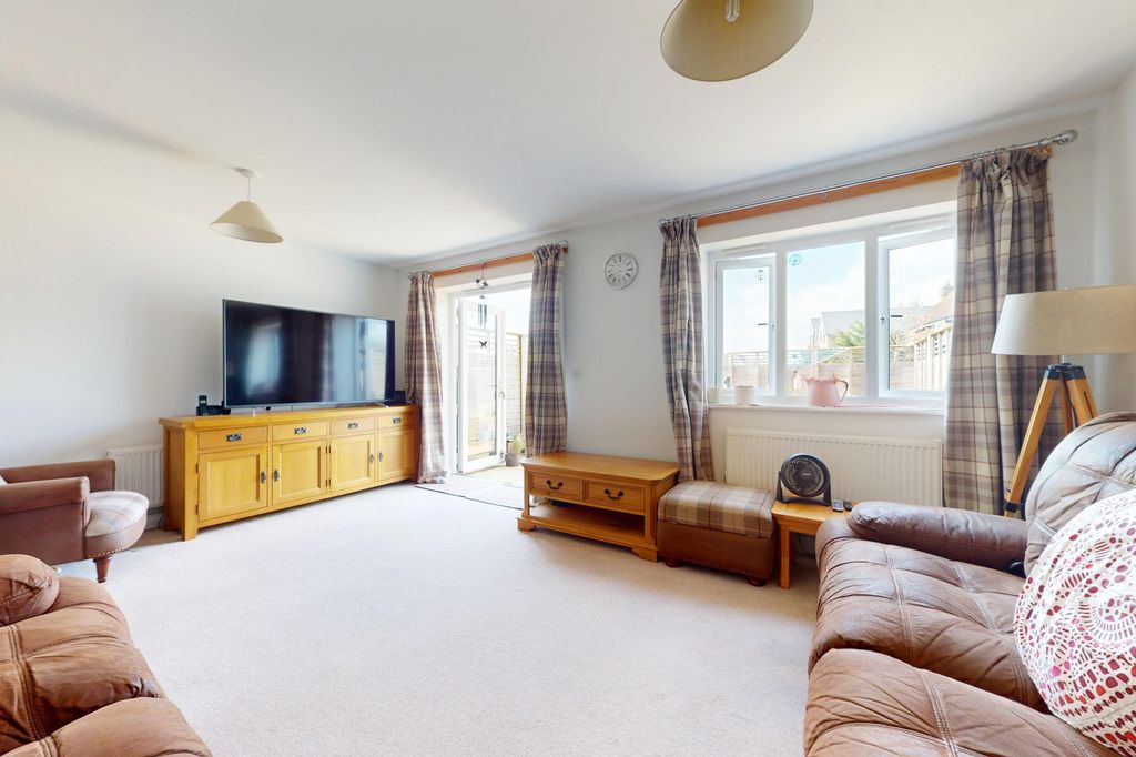 Property photo 3 of 11