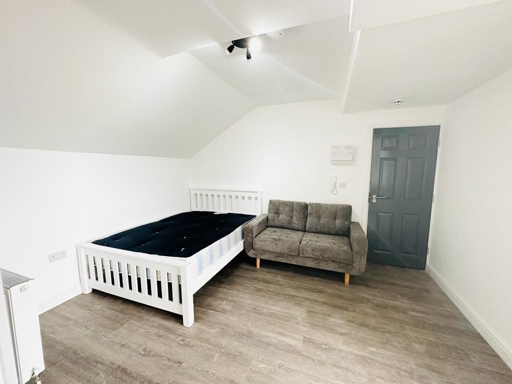 Property photo 3 of 5 Studio Area