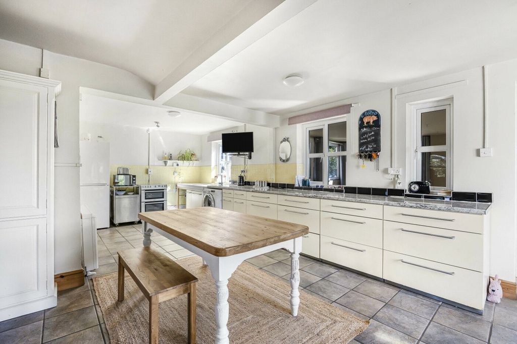 Property photo 3 of 16 Kitchen