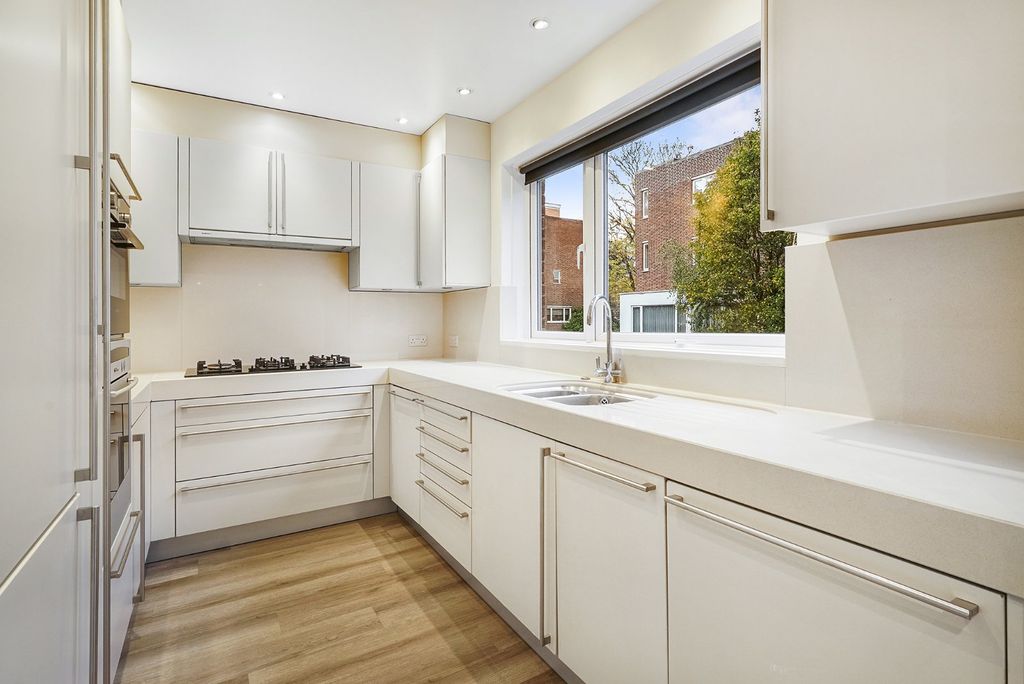 Property photo 2 of 19 Picture No. 11