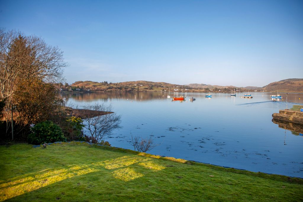 Property photo 2 of 18