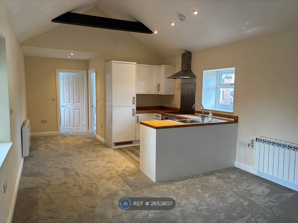 Property photo 2 of 9 Living/Kitchen