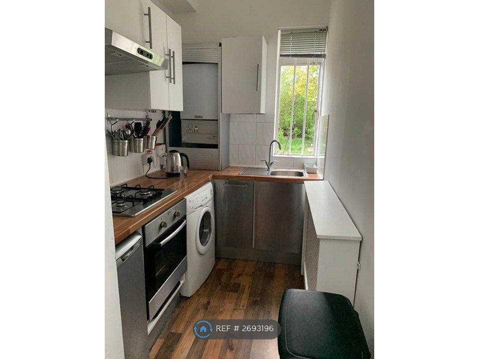 Property photo 3 of 9 Kitchen