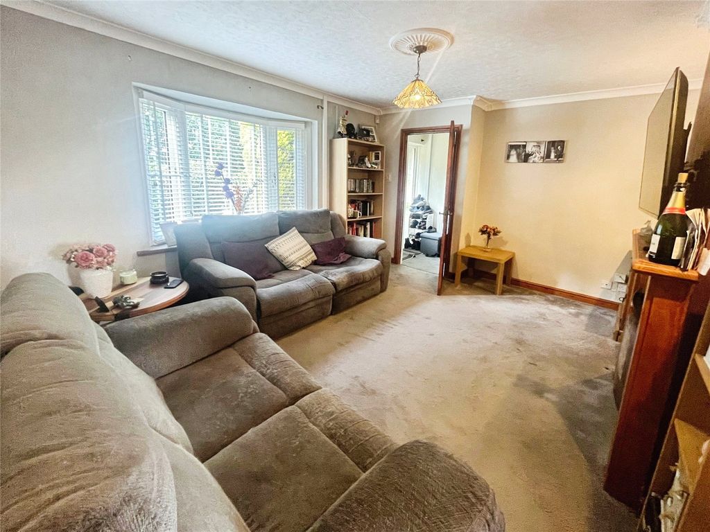 Property photo 3 of 10 Lounge