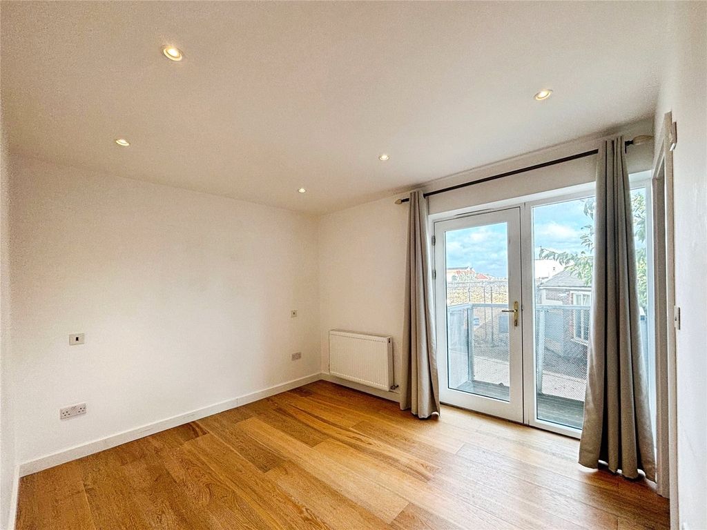 Property photo 2 of 7 Picture No. 04