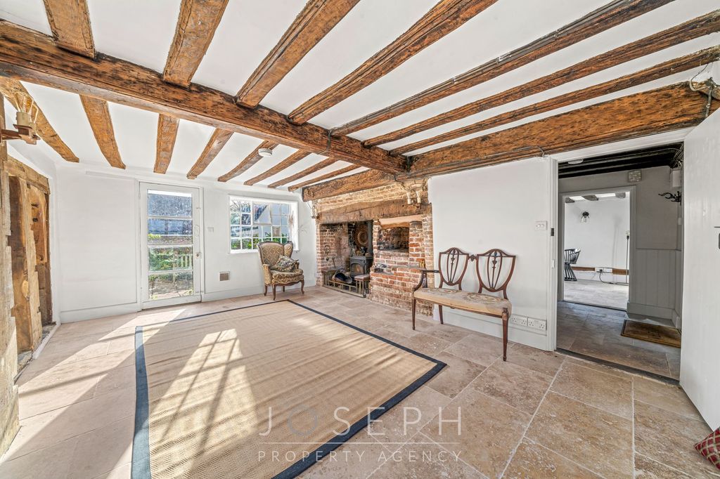 Property photo 2 of 25