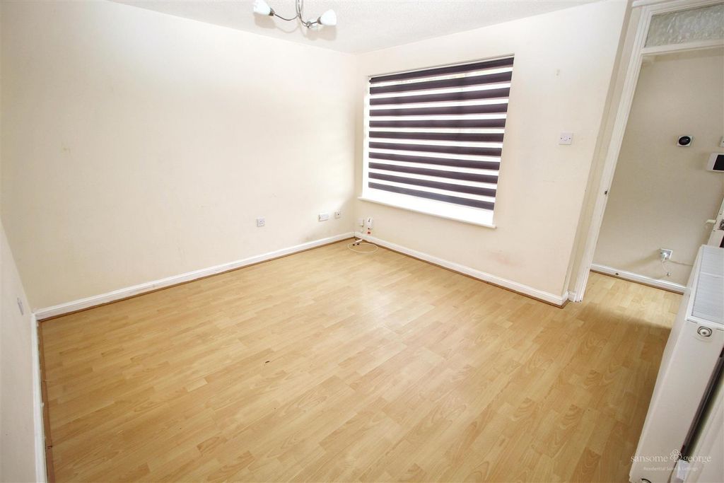 Property photo 2 of 11 Living Room