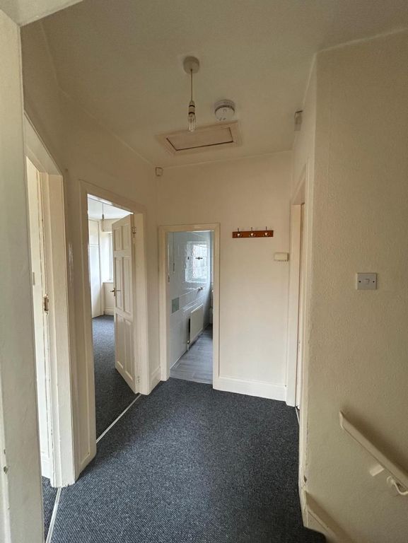 Property photo 2 of 10 Entrance Hall