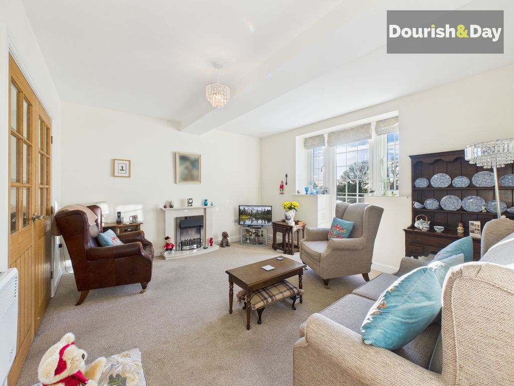 Property photo 2 of 23 Lounge