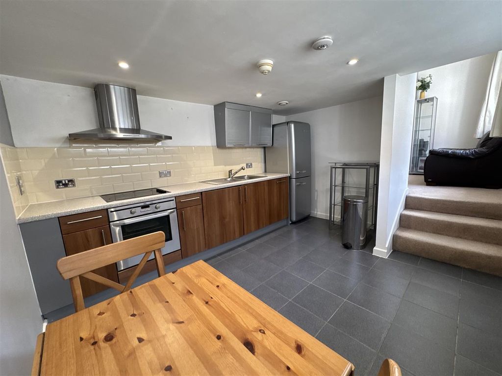Property photo 3 of 11 101 The Albany - Kitchen 1.Jpeg