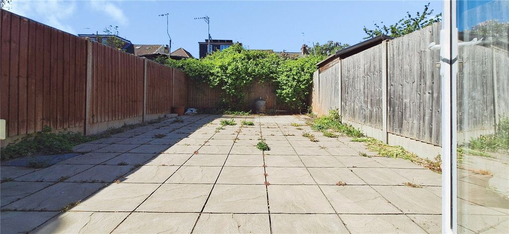 Property photo 2 of 17 Garden