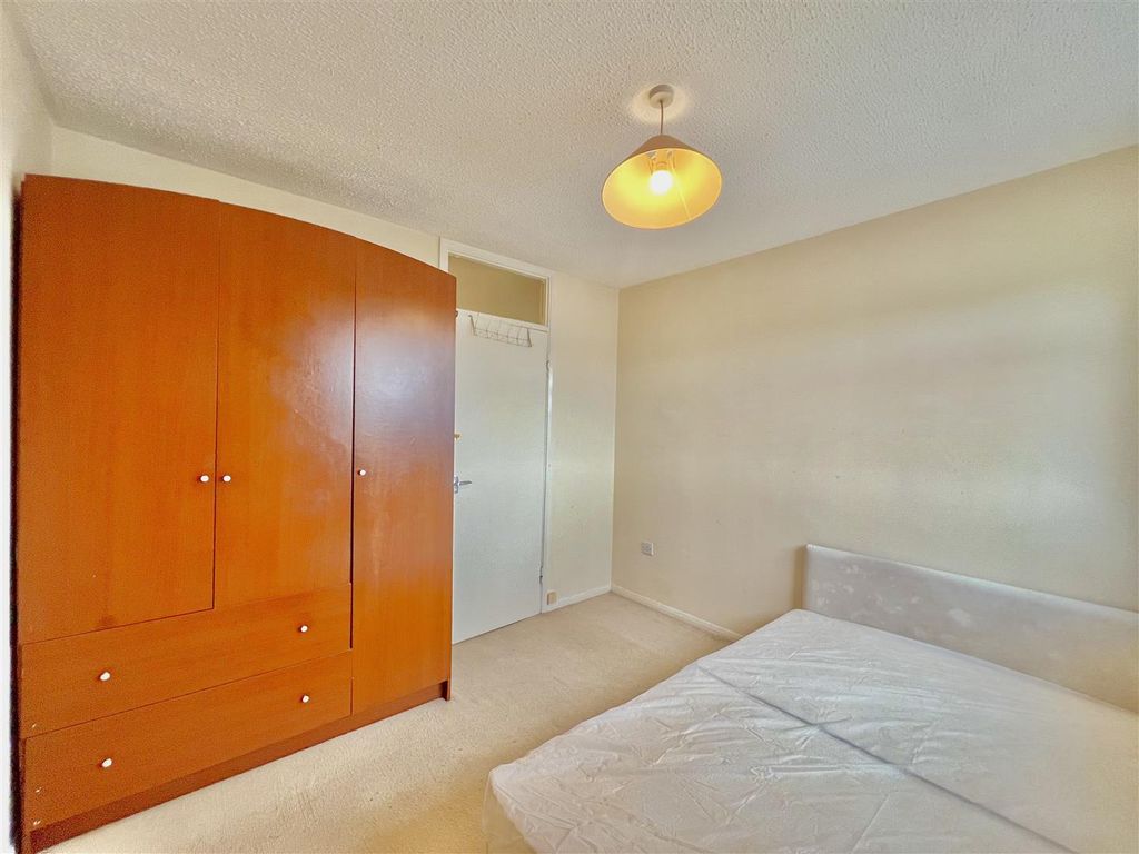 Property photo 3 of 7 Bedroom One