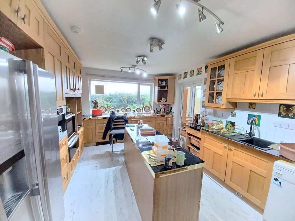 Property photo 2 of 14 Kitchen