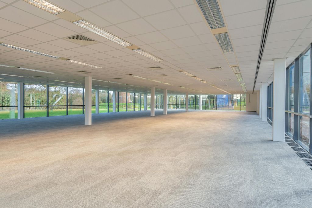 Property photo 3 of 7 140 Windmill Hill Bp Swindon18.Jpg