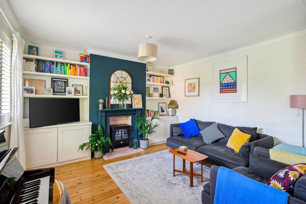 Property photo 2 of 21