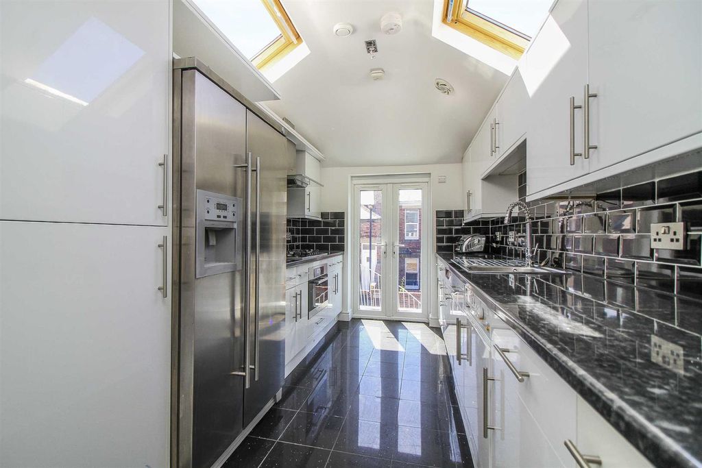 Property photo 2 of 8 2