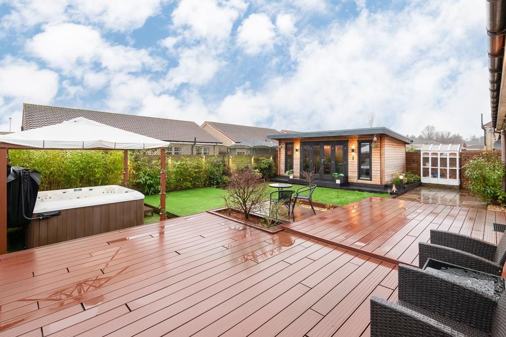 Property photo 2 of 33 Lev1405Pem Garden.Jpg