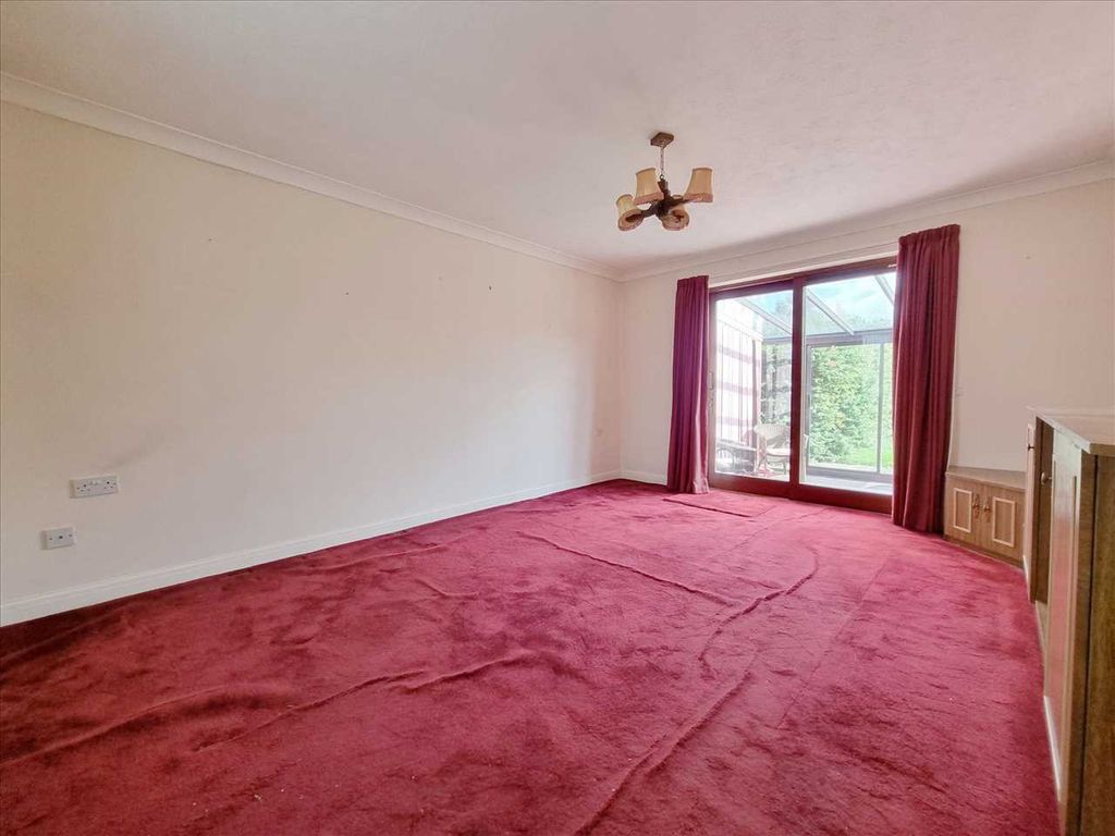 Property photo 2 of 9 Lounge: