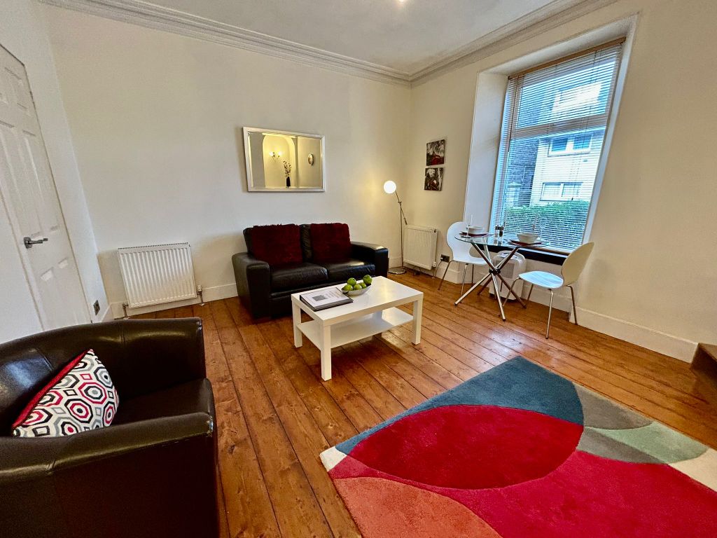 Property photo 1 of 10 Living Room