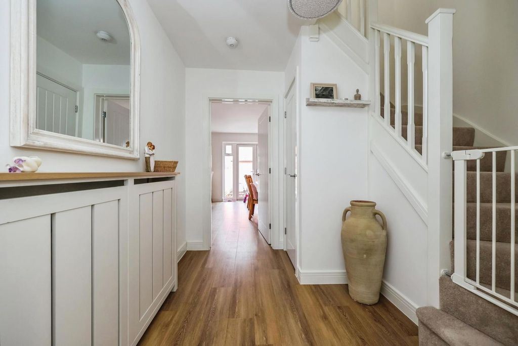 Property photo 2 of 24 Pbox-Img.Jpg