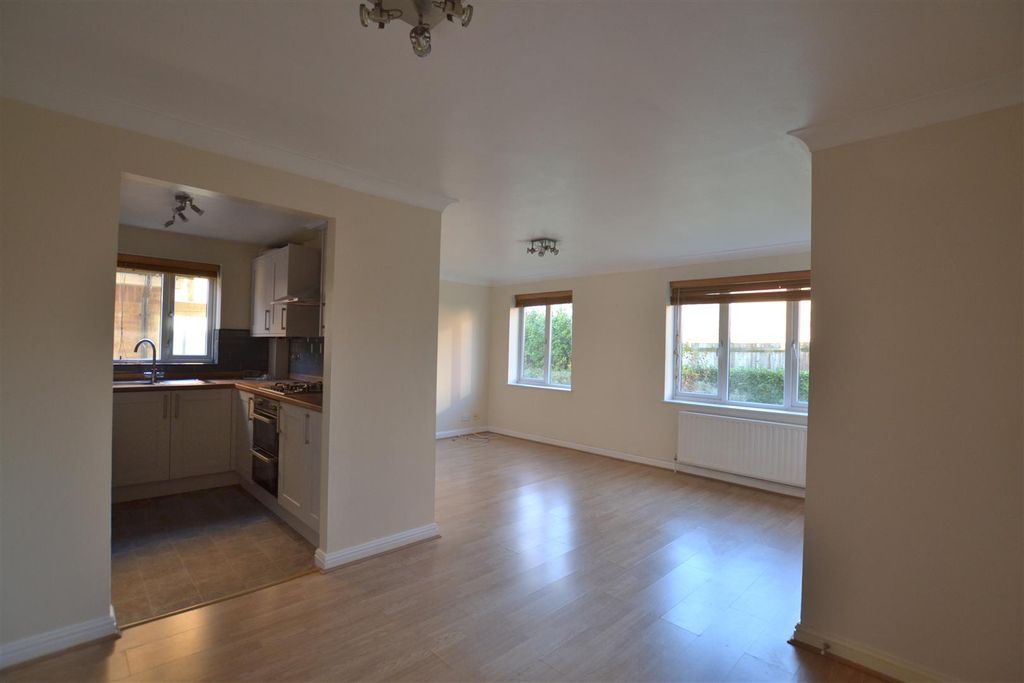 Property photo 2 of 6 11 Ellen 010.Jpg