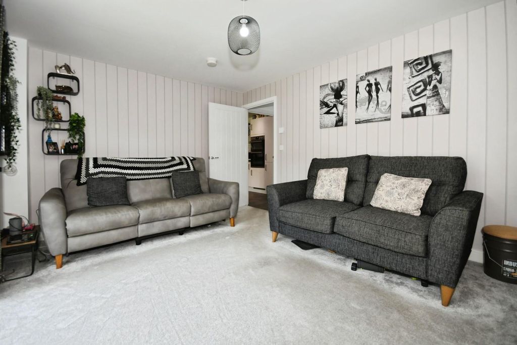 Property photo 3 of 20 Lounge 02.Jpg