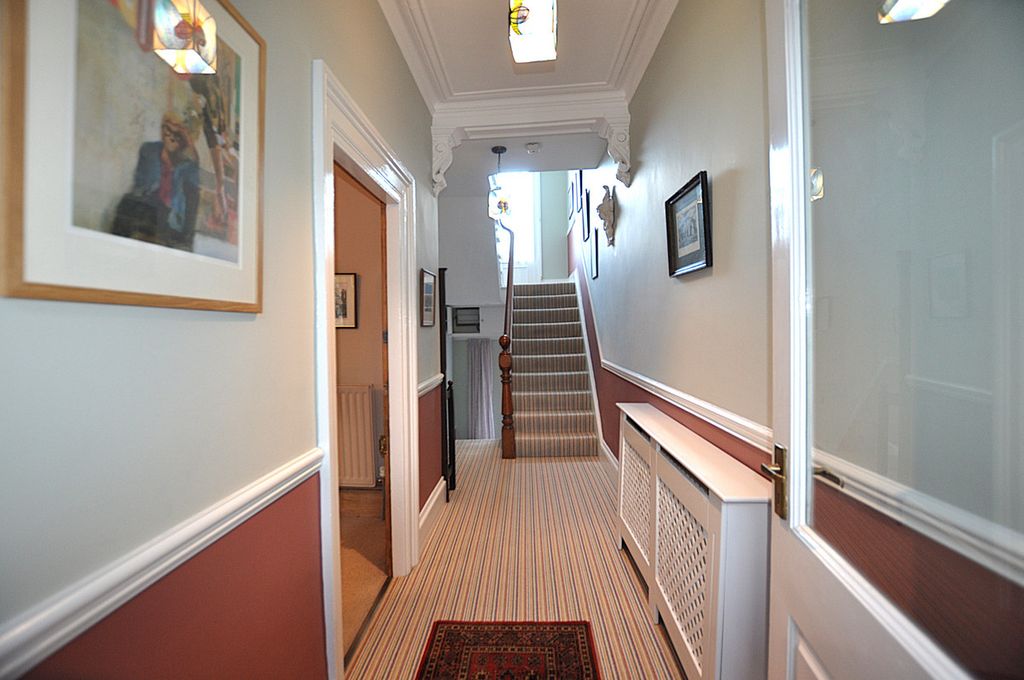 Property photo 2 of 28