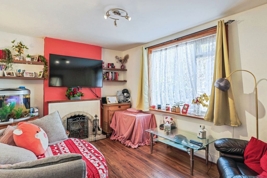 Property photo 3 of 19 Pbox-Img.Jpg