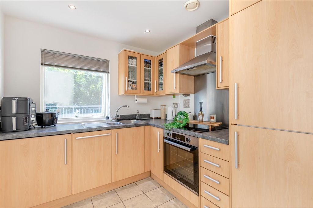 Property photo 2 of 19 8662224-Interior16.Jpg