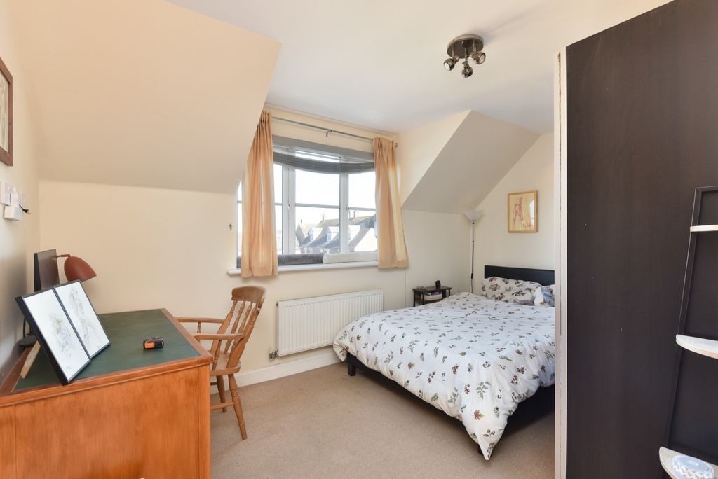 Property photo 2 of 11 4039628