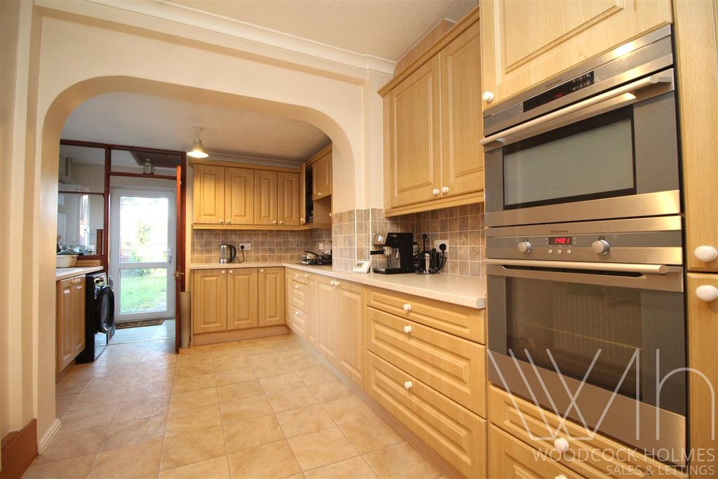 Property photo 2 of 15 Kitchen.Jpg