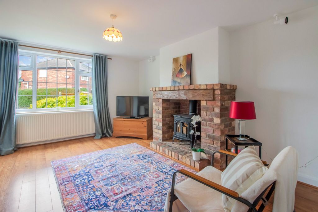 Property photo 3 of 13 Lounge 1