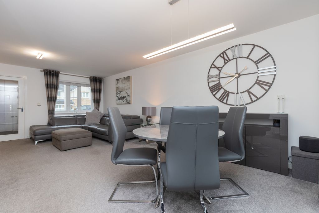 Property photo 3 of 22 77 Rosemont Place Barrhead G78 1Fe L-6