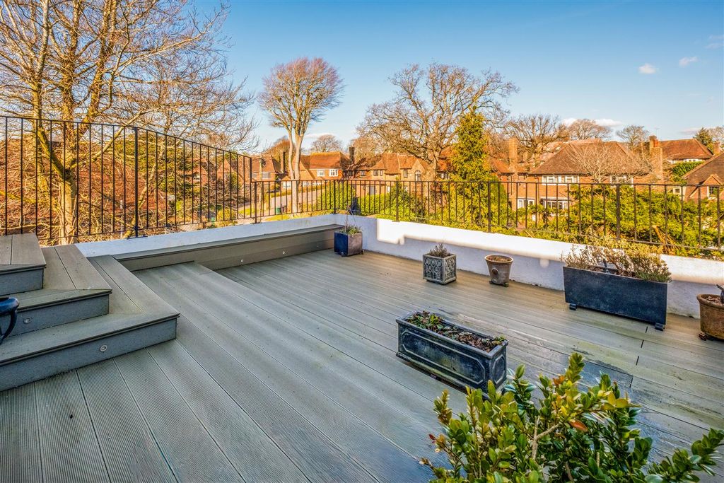 Property photo 2 of 27 7A Barrowfield Drive-22.Jpg